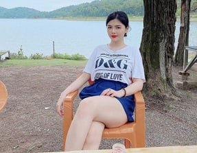 Apresente o duplo buraco do amante excitado