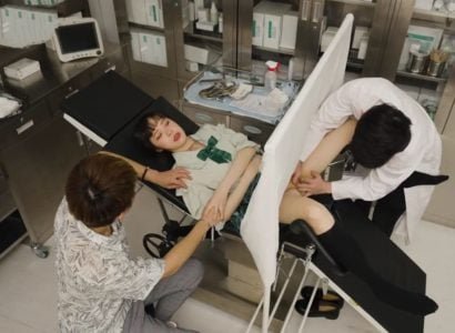 A floresta molhada tem boas garotas sendo fodidas